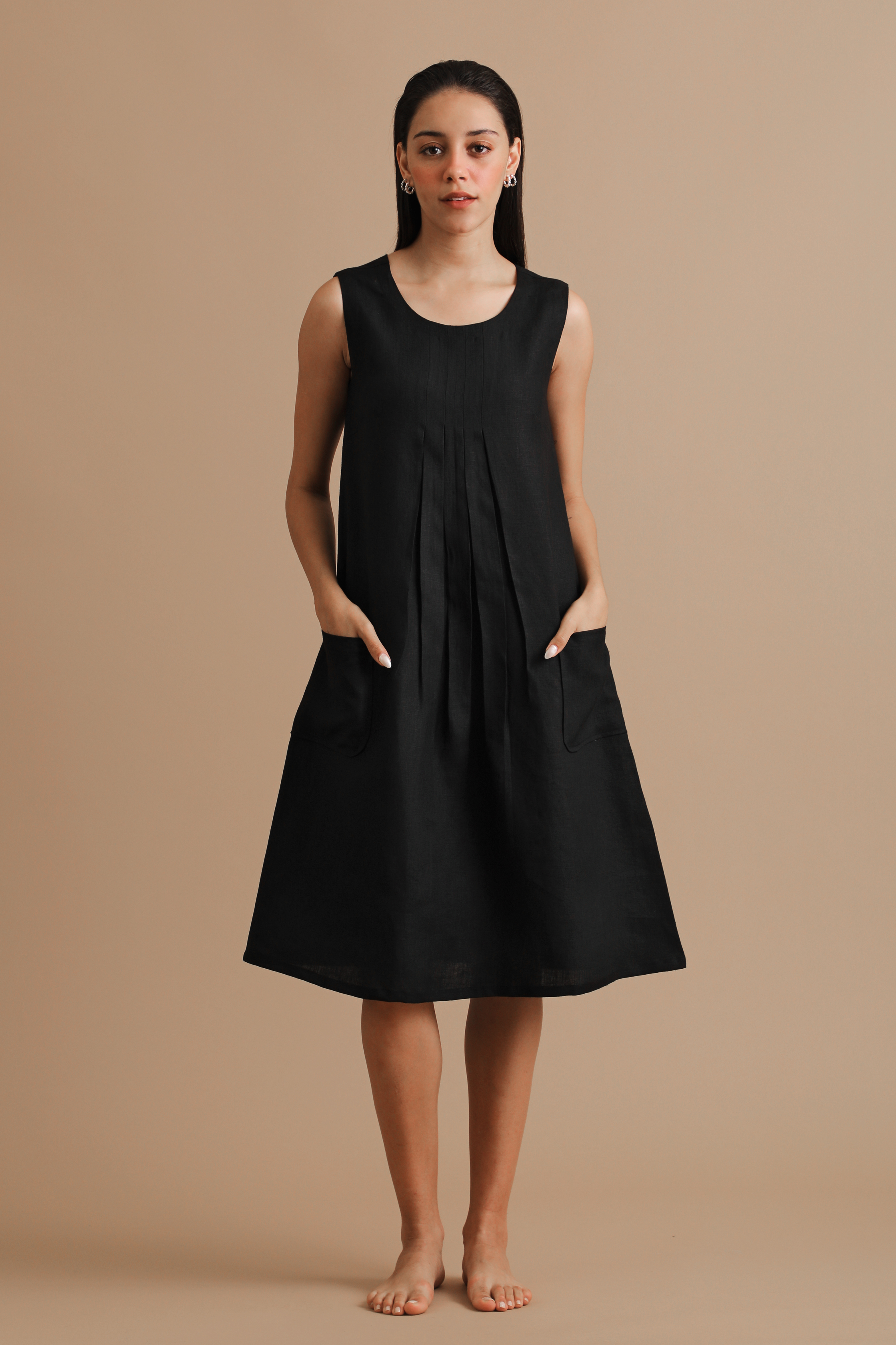 Of course I'm interested - Sleeveless front pleated pocket dress
