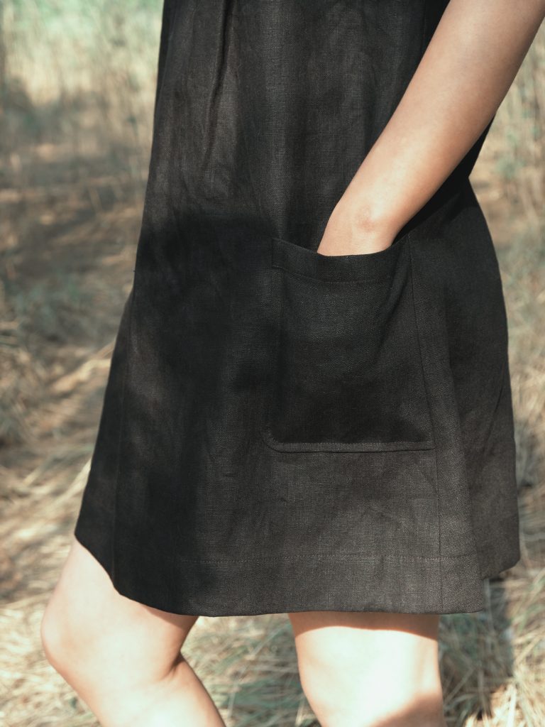 Black Sleeveless Pleated Dress