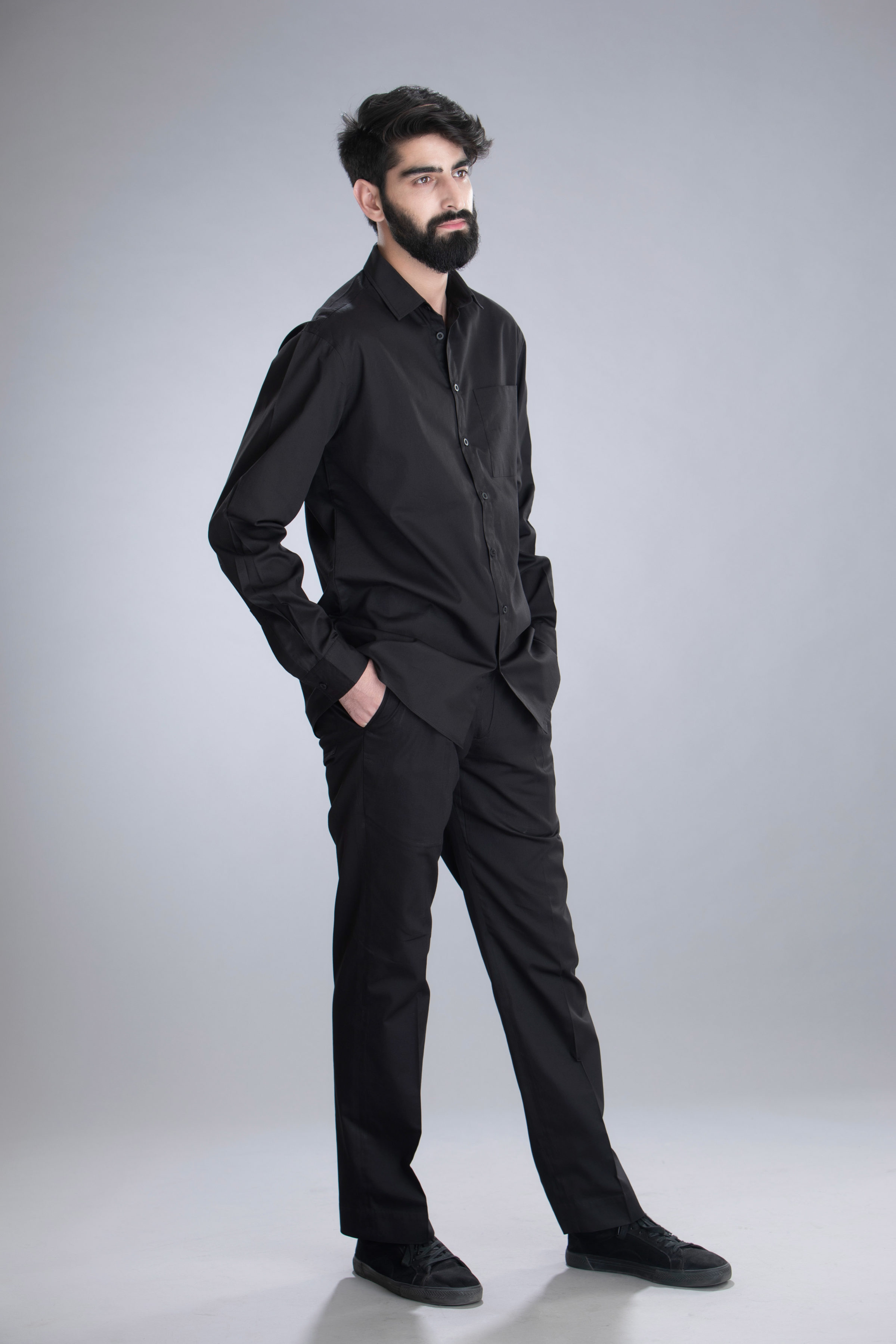Kickstarter Black Straight pants with pleats