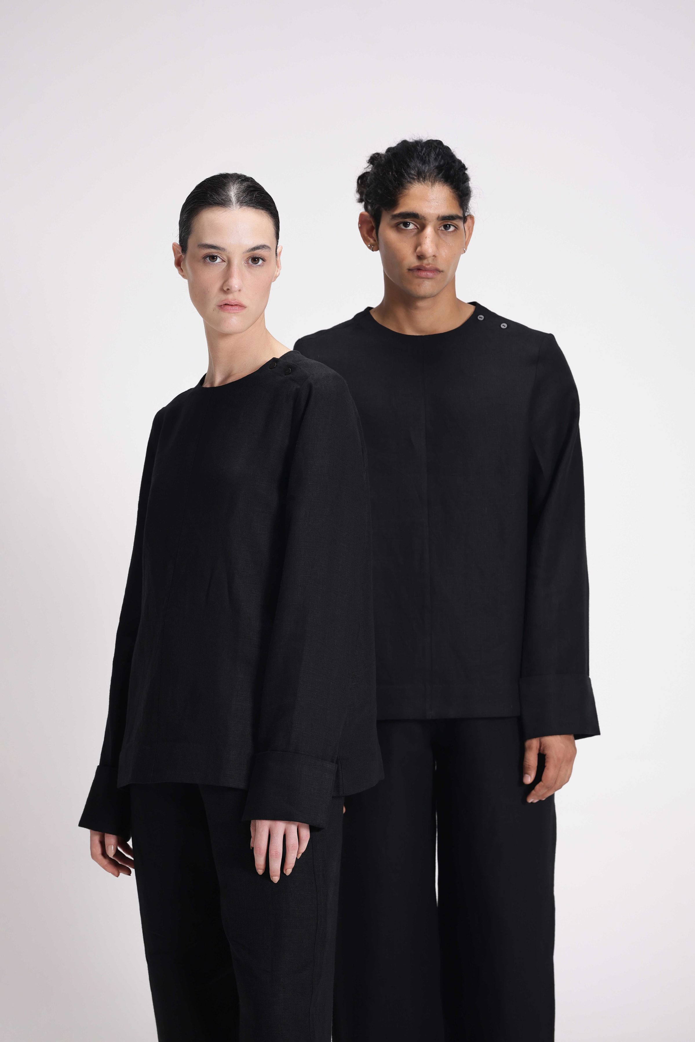 LINEN FULL-SLEEVE TOP